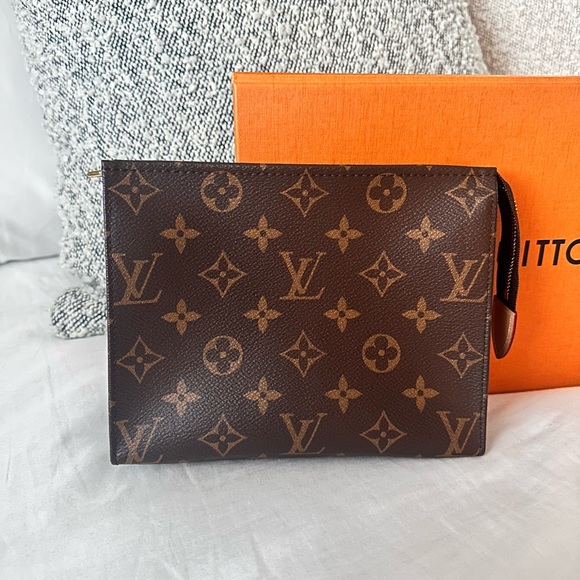 Louis Vuitton Toiletry Pouch 19 Mono w/ Samorga Insert - Picture 7 of 10